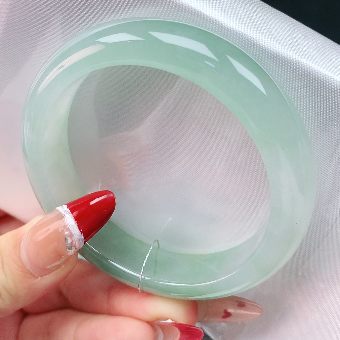 翡翠手镯未镶嵌54圈