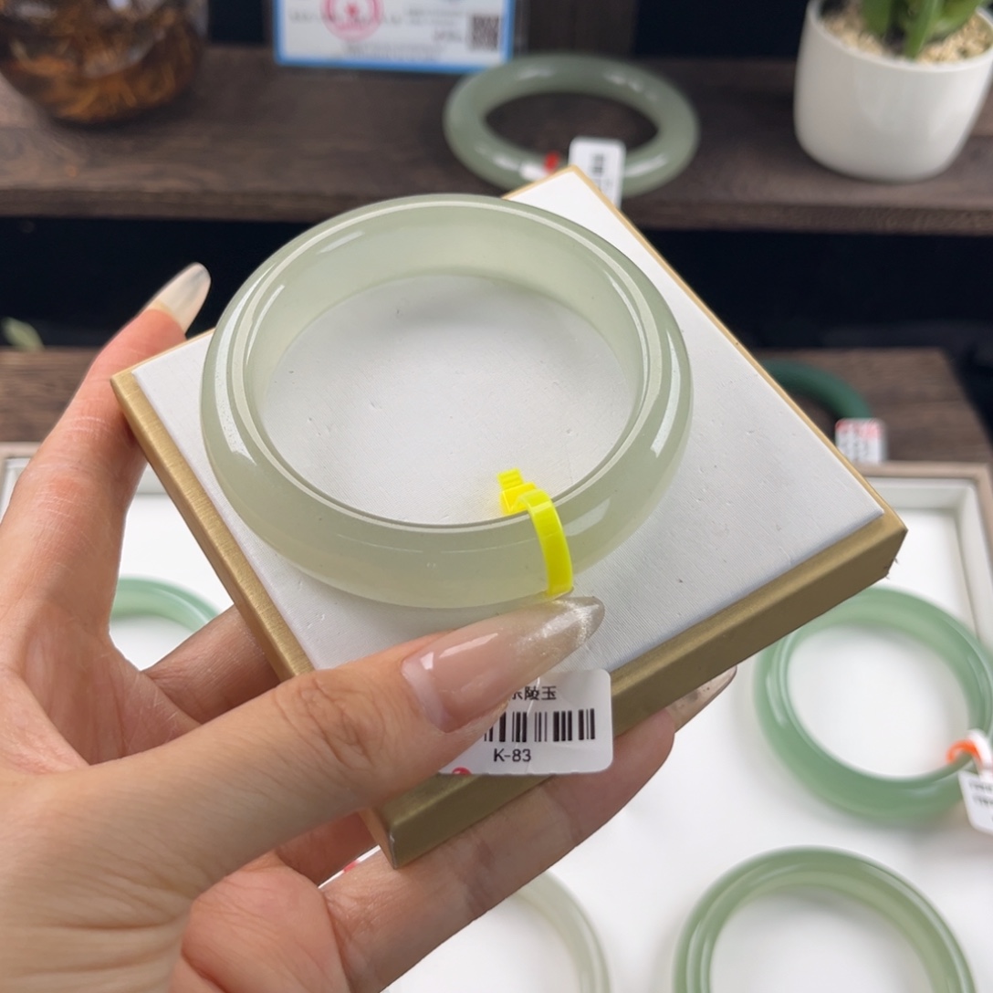 东陵石未镶嵌手镯