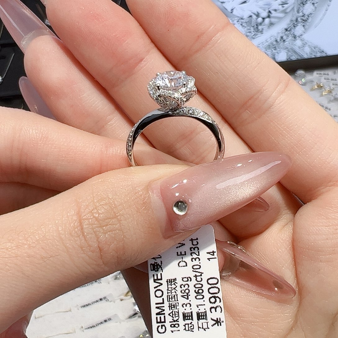 实验室培育钻石18K金镶嵌1.06ct 14圈