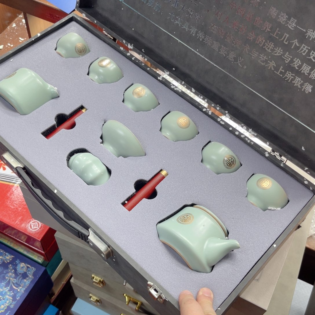 孤品茶具套装等等。    礼盒微瑕