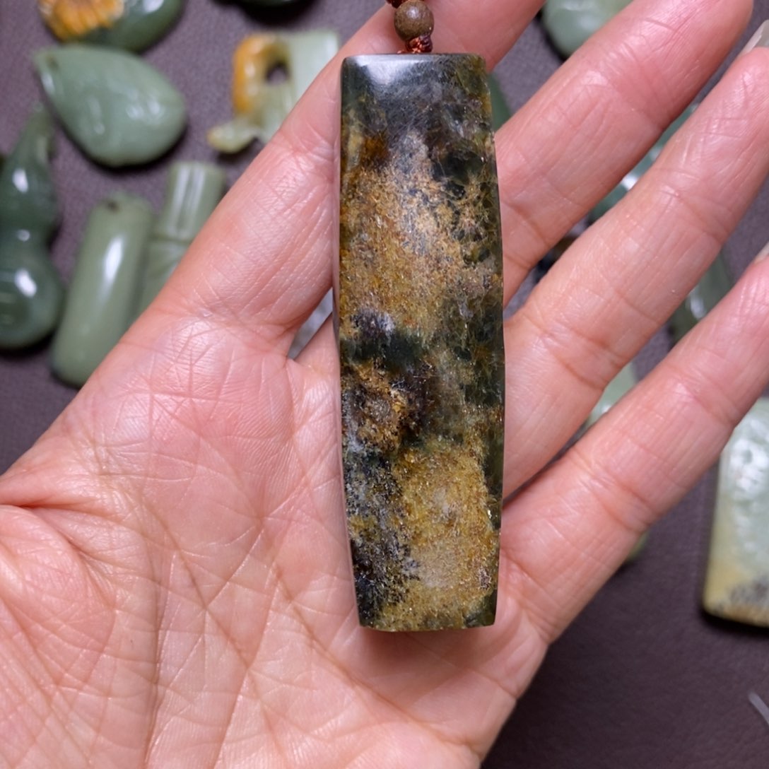 岫岩河磨玉（透闪石质玉）无未镶嵌