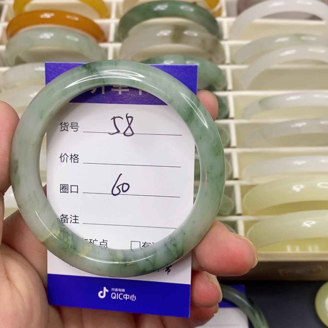 未镶嵌手镯石英质玉