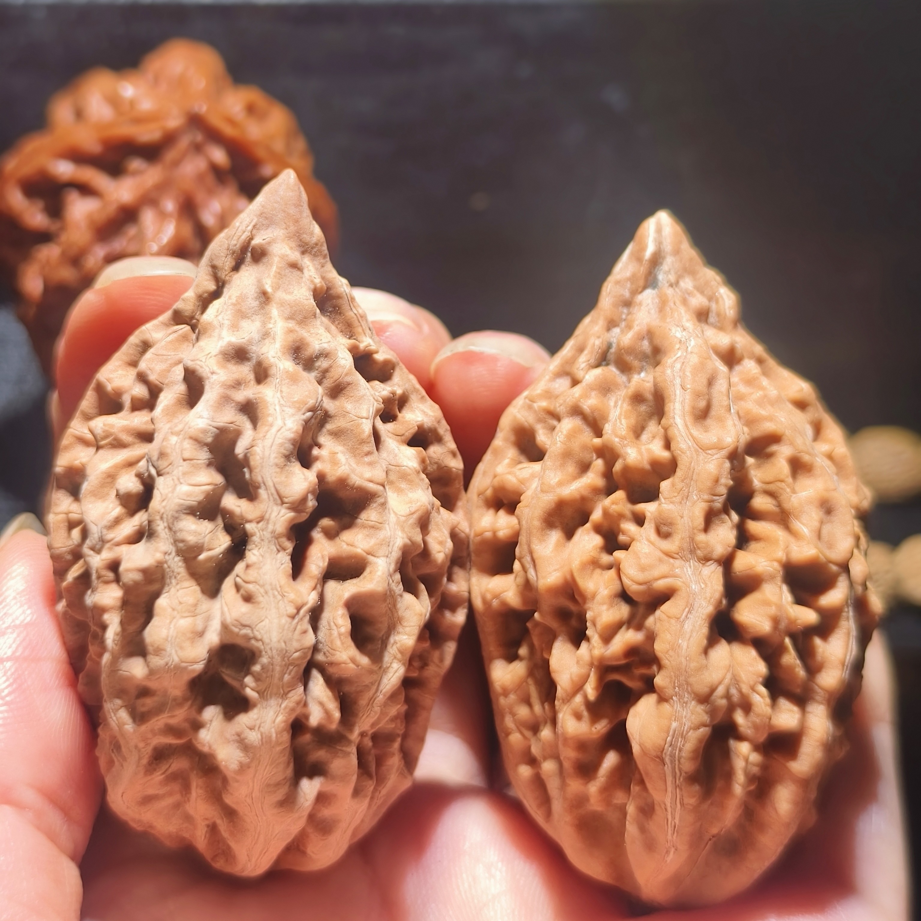 梅花枪全品无修梅花纹大克重腊皮招财鼠文玩核桃手把件