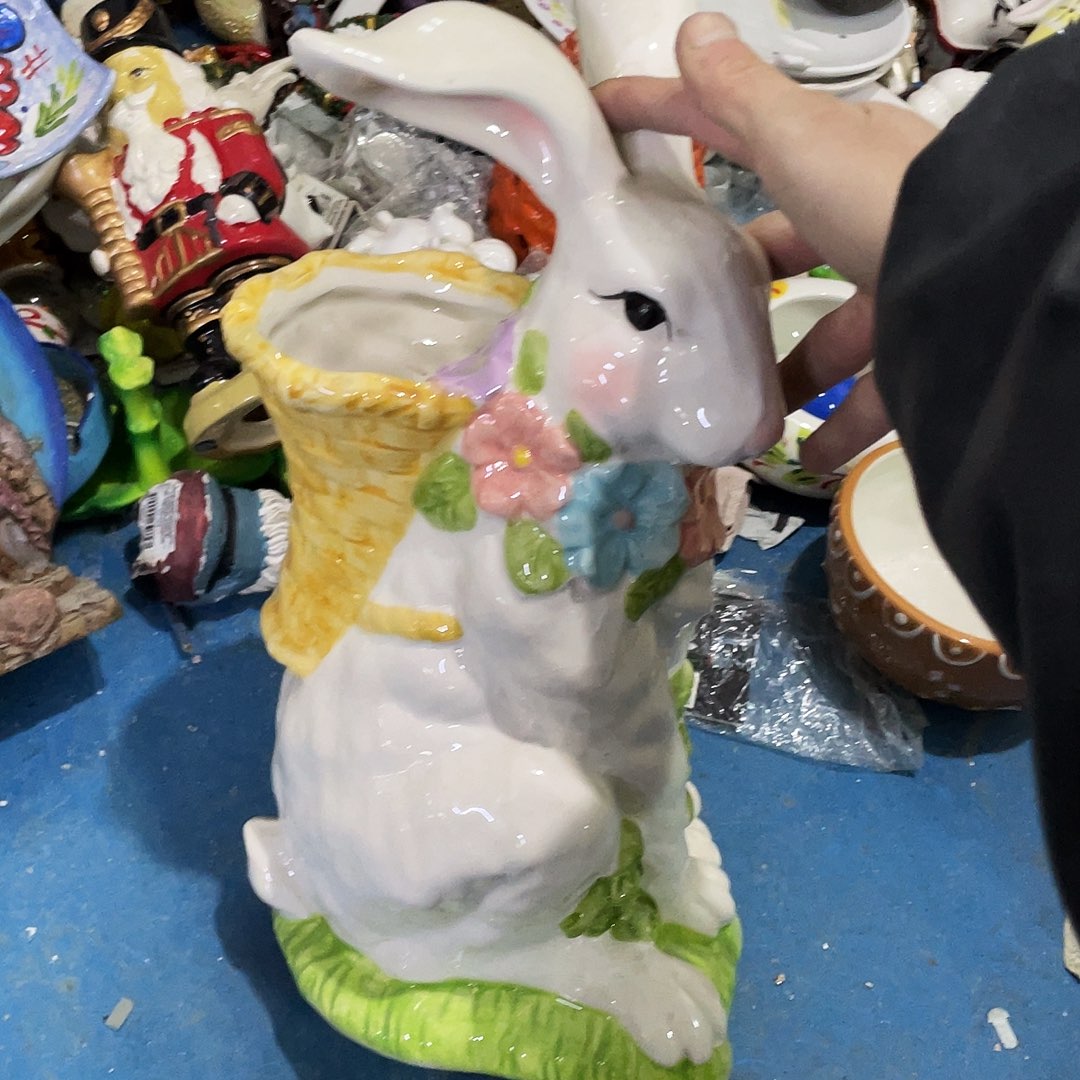 摆件  封釉。    磕碰。