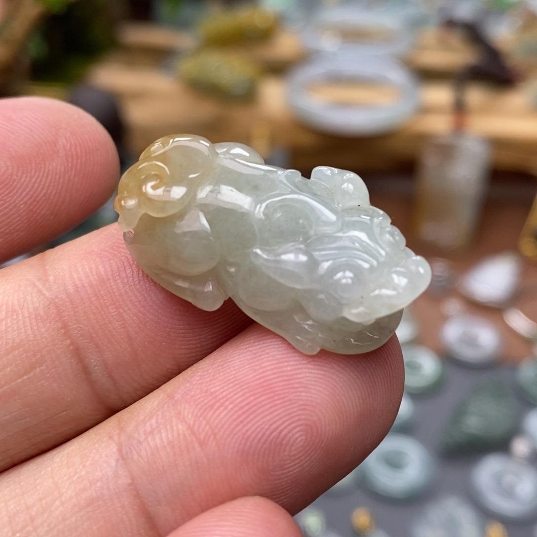 翡翠颈饰未镶嵌挂件