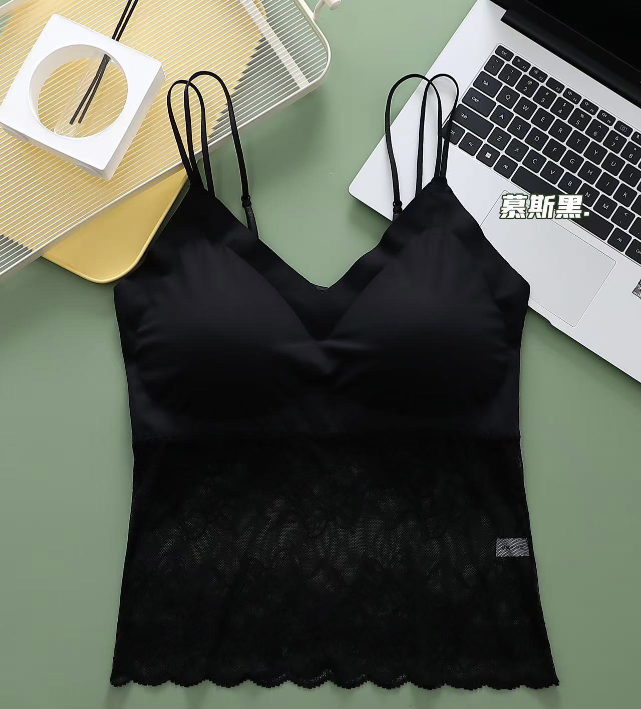 【蕾丝小猫】胖mm高弹蕾丝拼接美背背心打底吊带舒服柔软时尚百搭