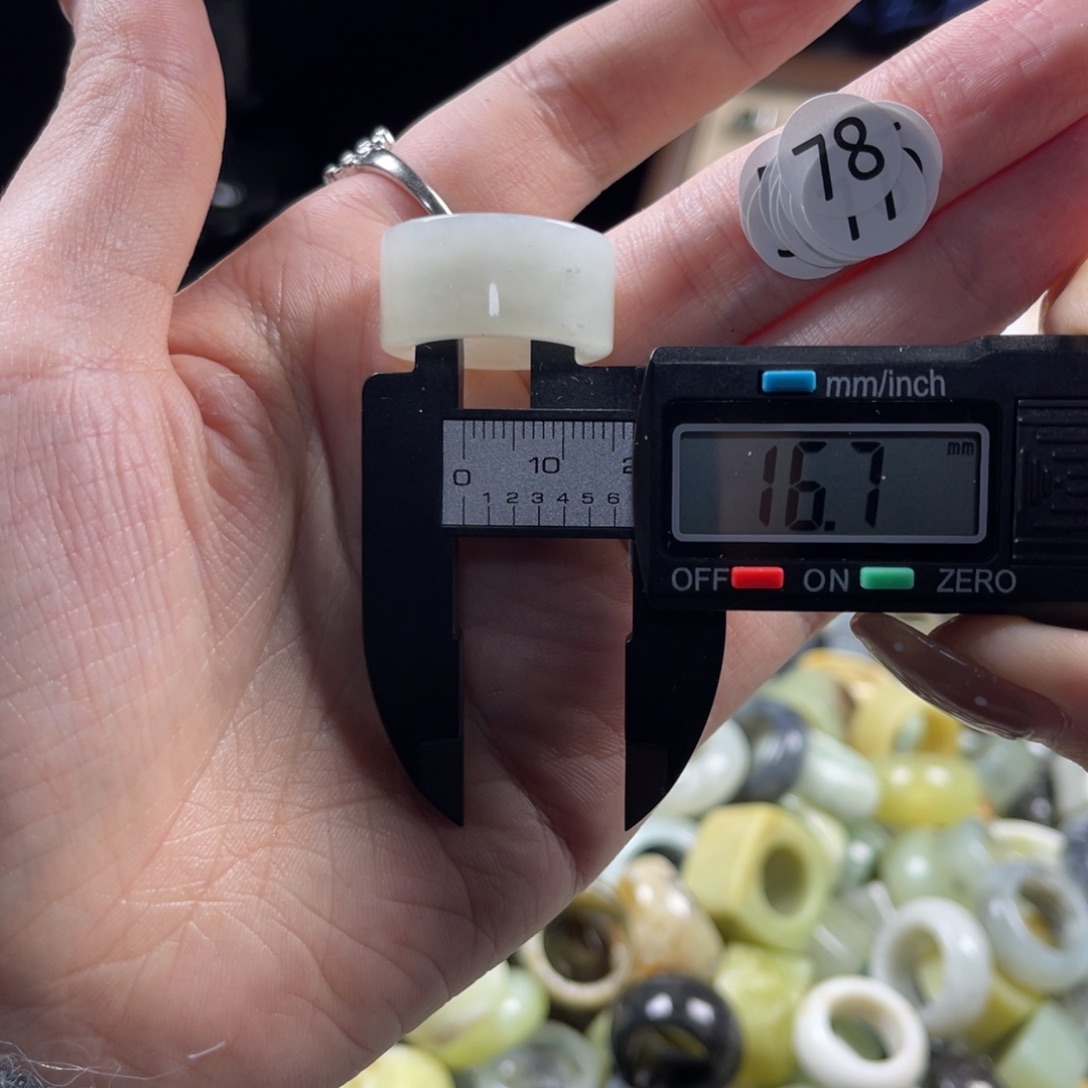 蛇纹石玉未镶嵌戒指