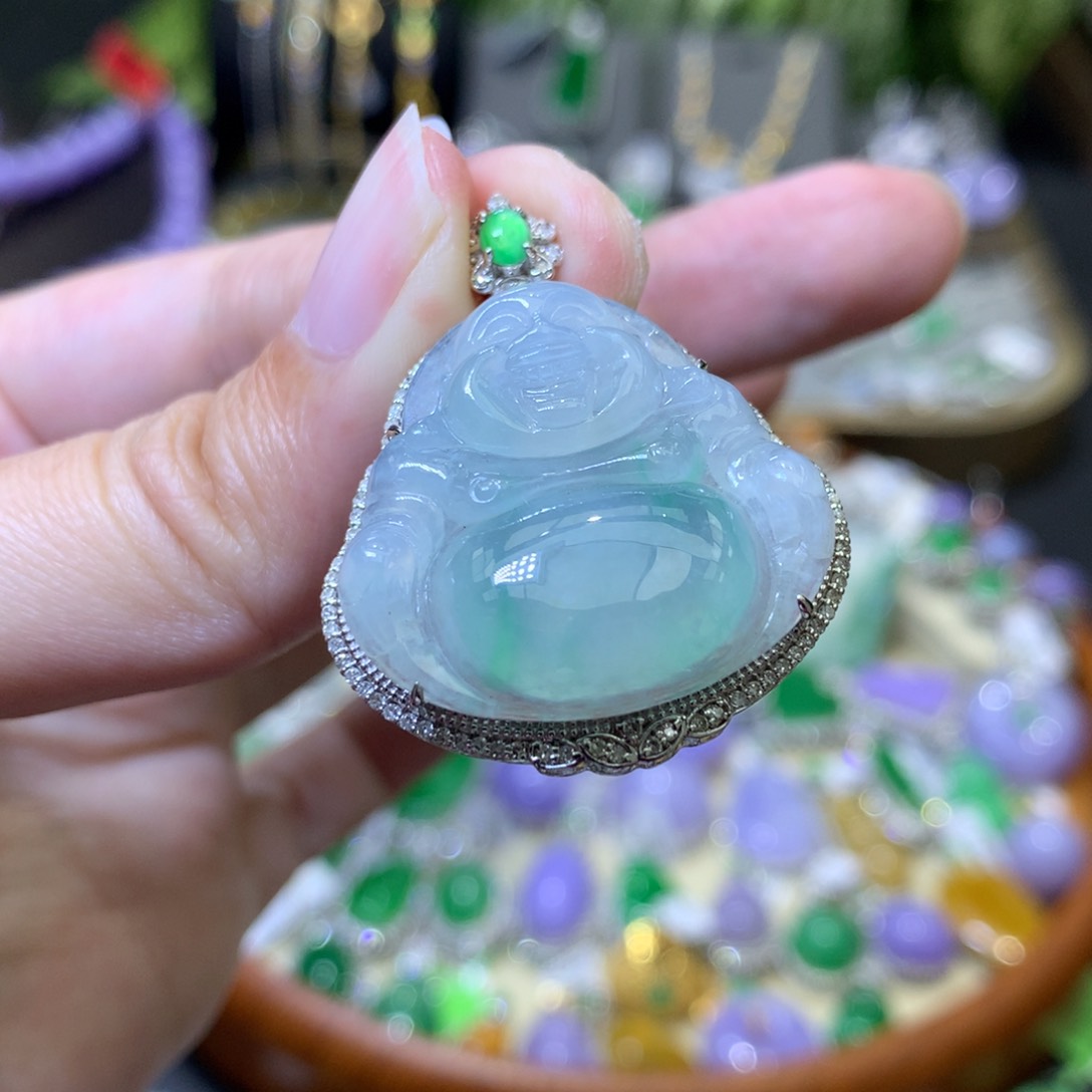 颈饰18K金镶嵌翡翠