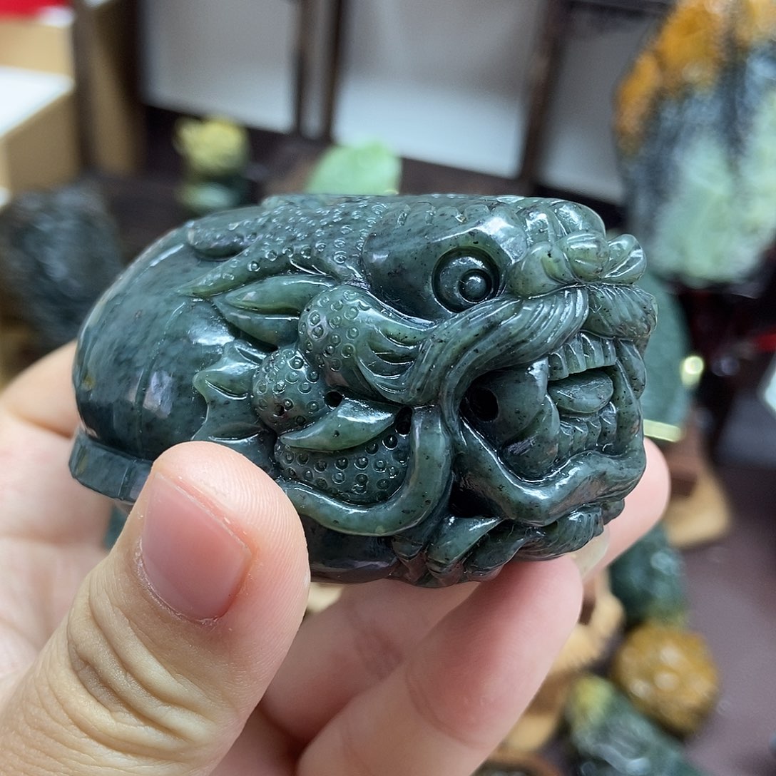 岫岩河磨玉（透闪石质玉）未镶嵌把件西*