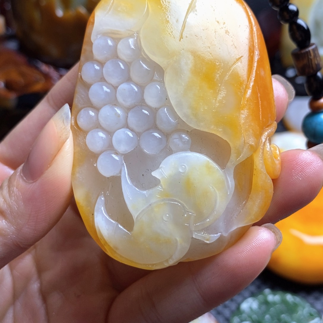 和田玉未镶嵌把件