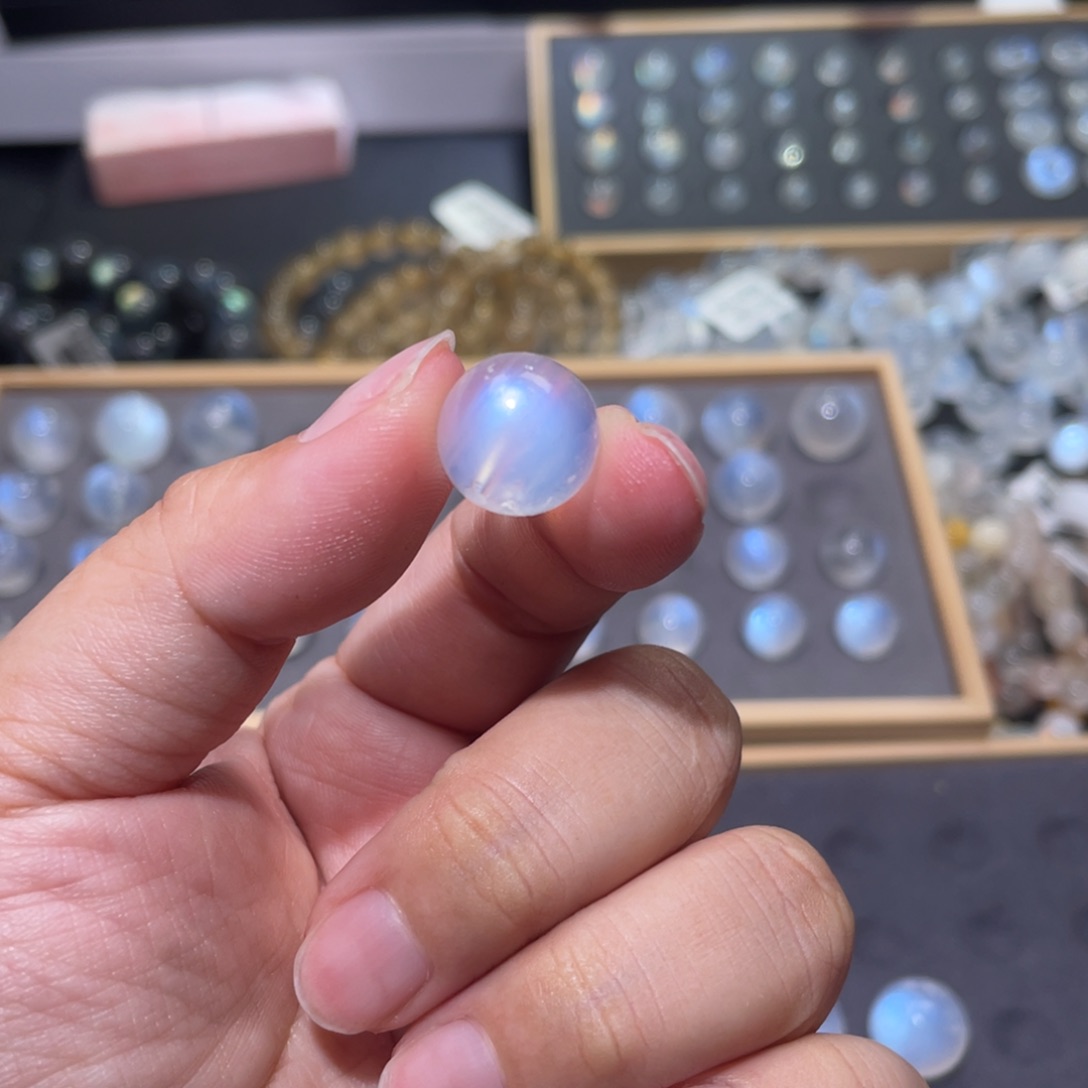 沈***.长石裸石蓝月光单珠直径13.2mm
