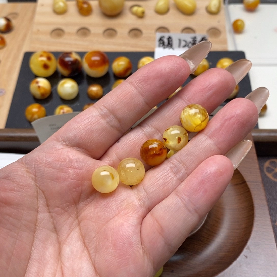半***甜琥珀未镶嵌珠宝奇石蜜蜡