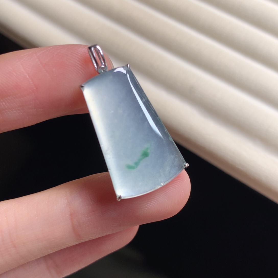 翡翠颈饰18K金镶嵌无事牌