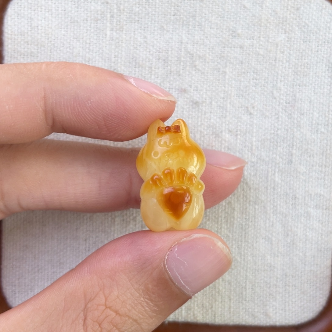琥珀未镶嵌珠宝奇石胡萝卜小兔