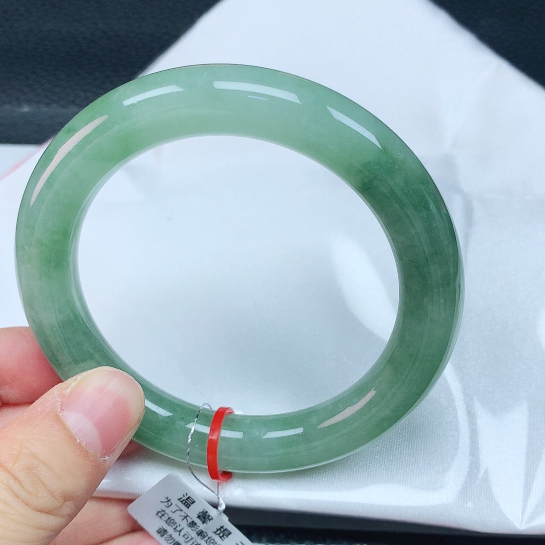 翡翠手镯未镶嵌55胖