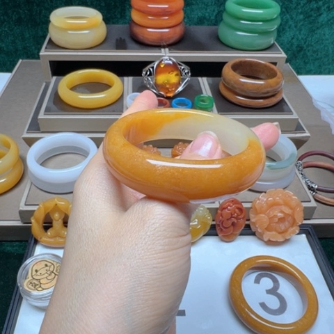 石英质玉（黄龙玉）手镯未镶嵌l****S