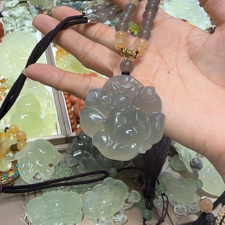 蛇纹石玉吊坠未镶嵌