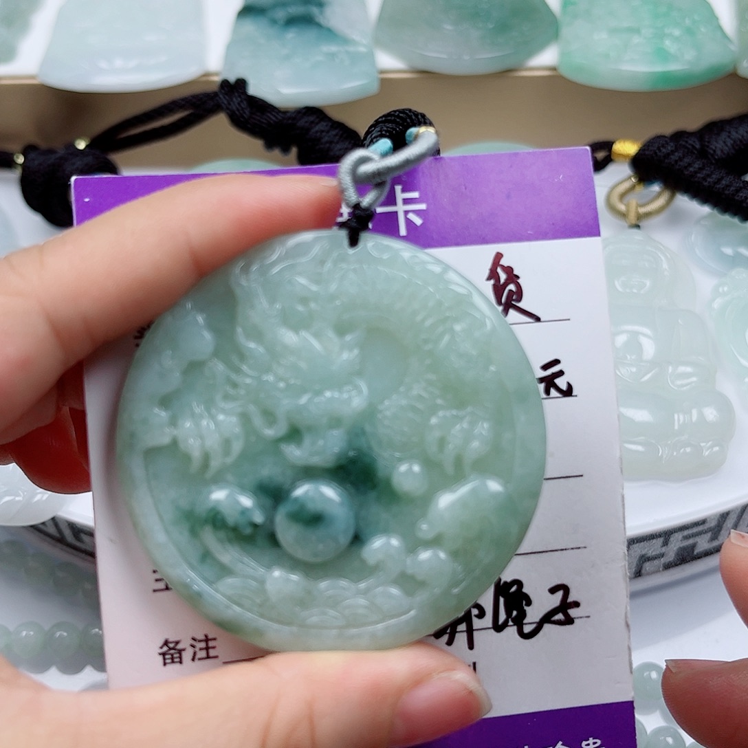 翡翠未镶嵌颈饰翡翠