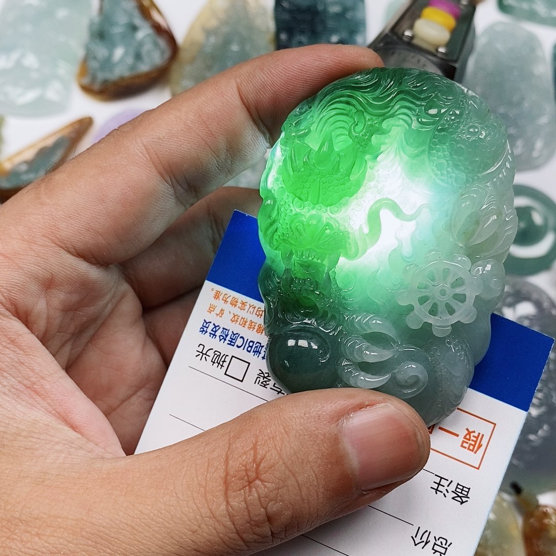 颈饰未镶嵌翡翠蓝水龙牌