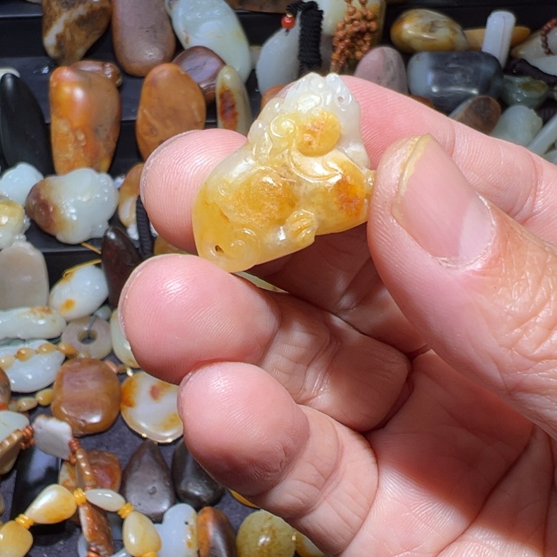 和田玉吊坠(不含链)未镶嵌张****）