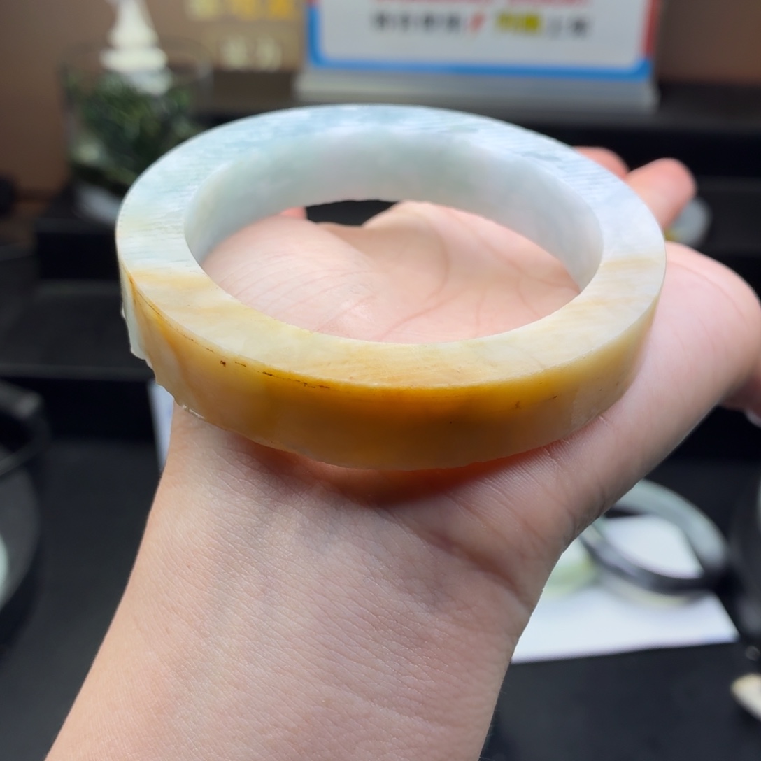 子***规定制翡翠未镶嵌翡翠手镯