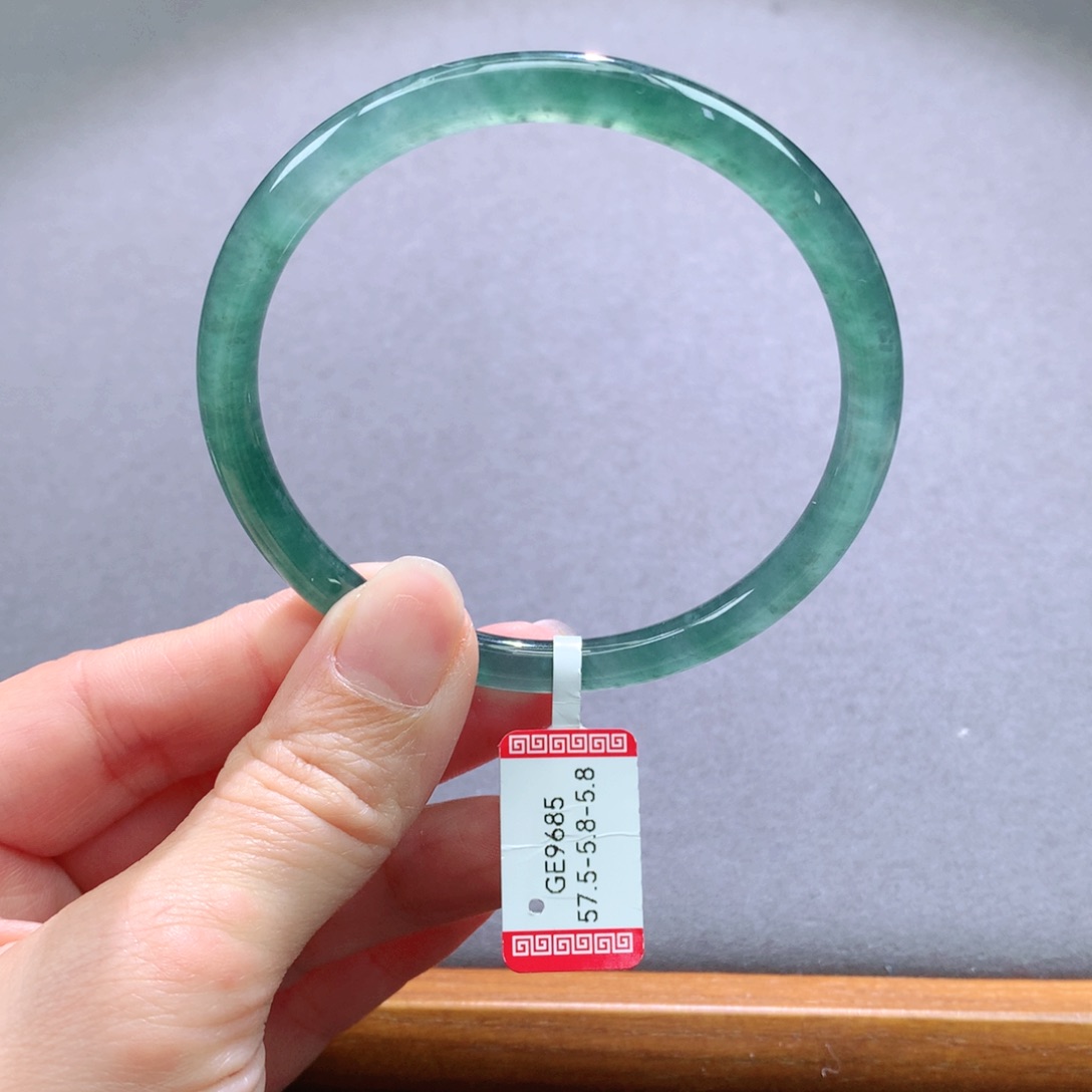翡翠手镯未镶嵌天然翡翠手镯