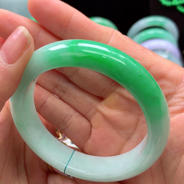 【闪购商品】翡翠手镯未镶嵌蒙*天然翡翠手镯