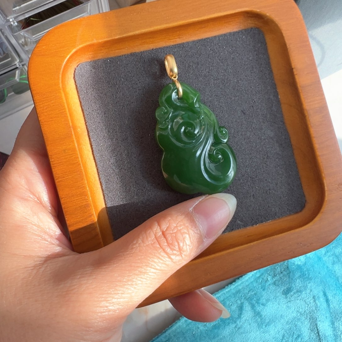 和田玉颈饰18K金镶嵌