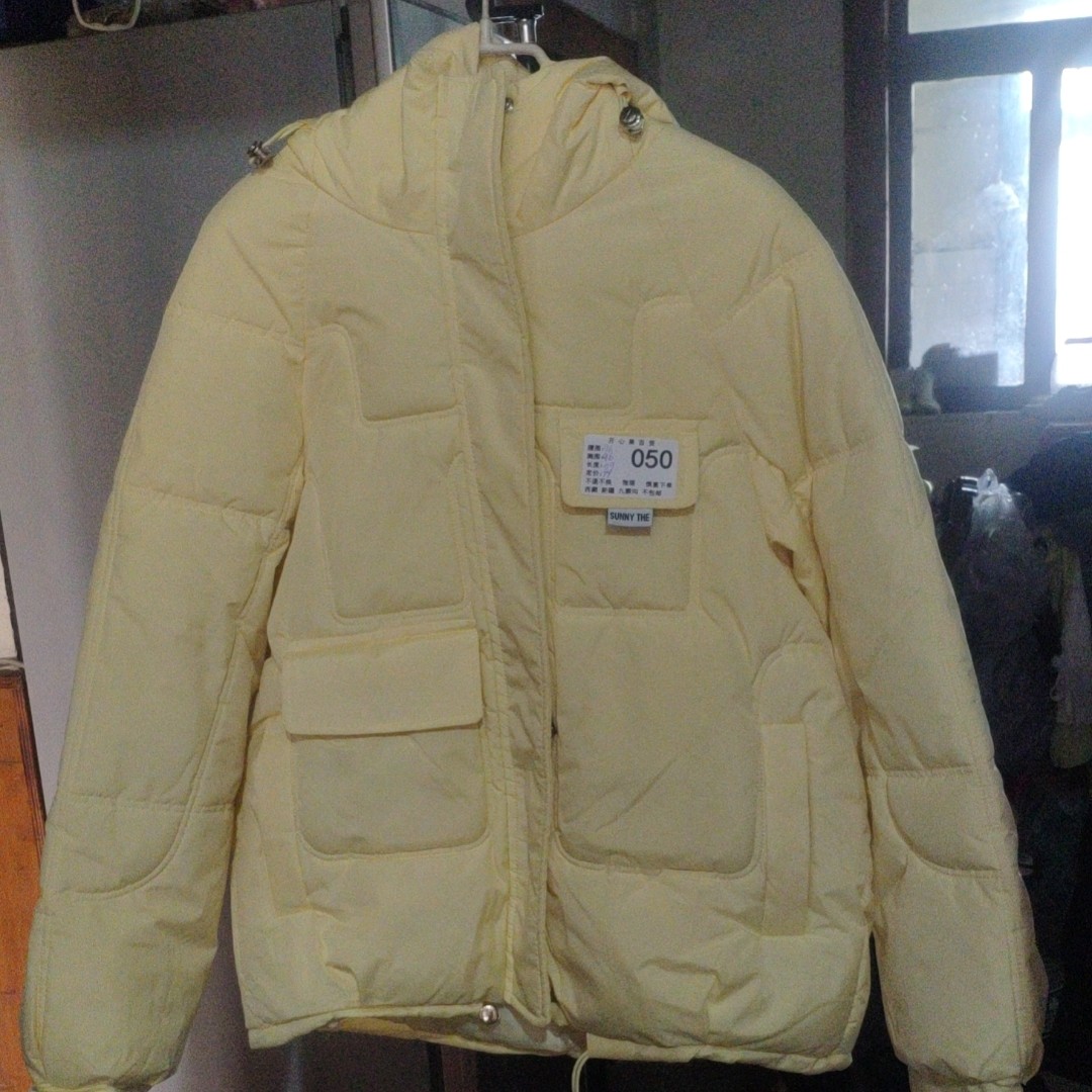 棉衣125斤一140斤穿(女款)编号050，051