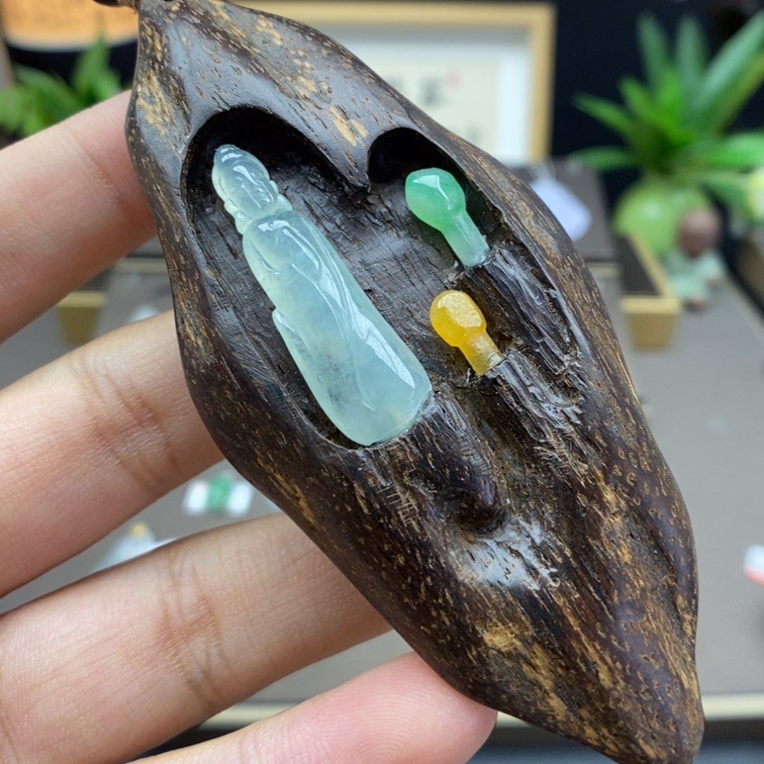 翡翠未镶嵌颈饰吊坠