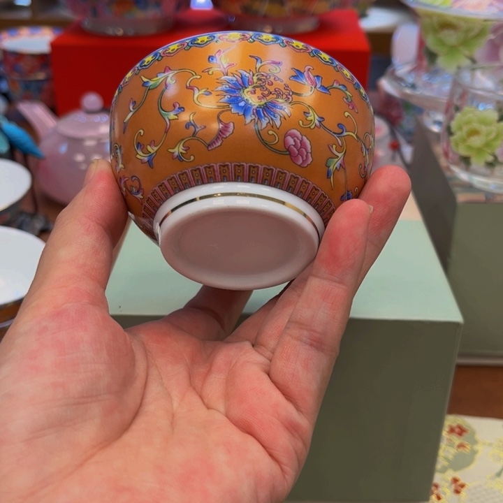 花花绿绿的小鸟在