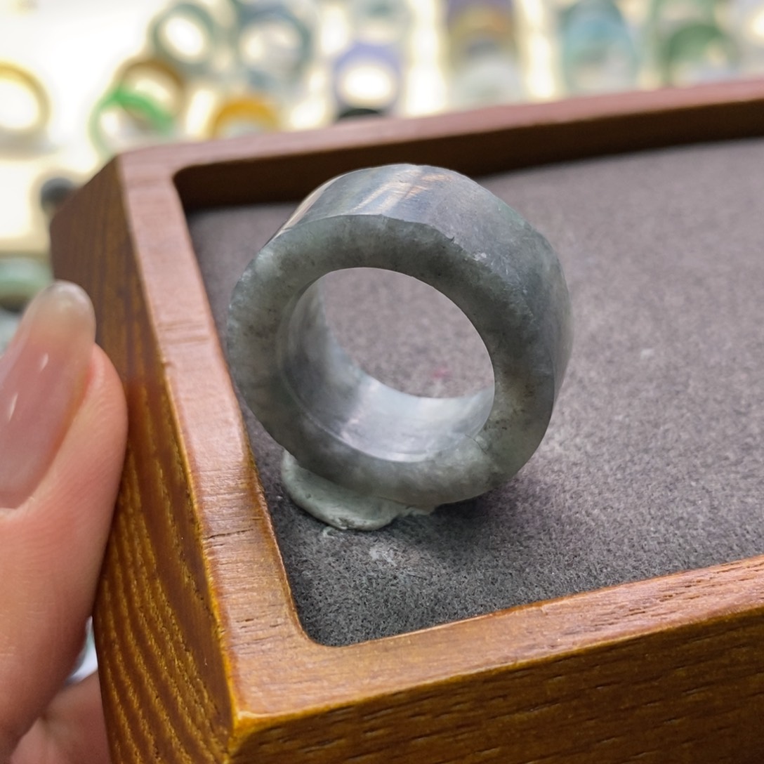 定制翡翠未镶嵌戒指