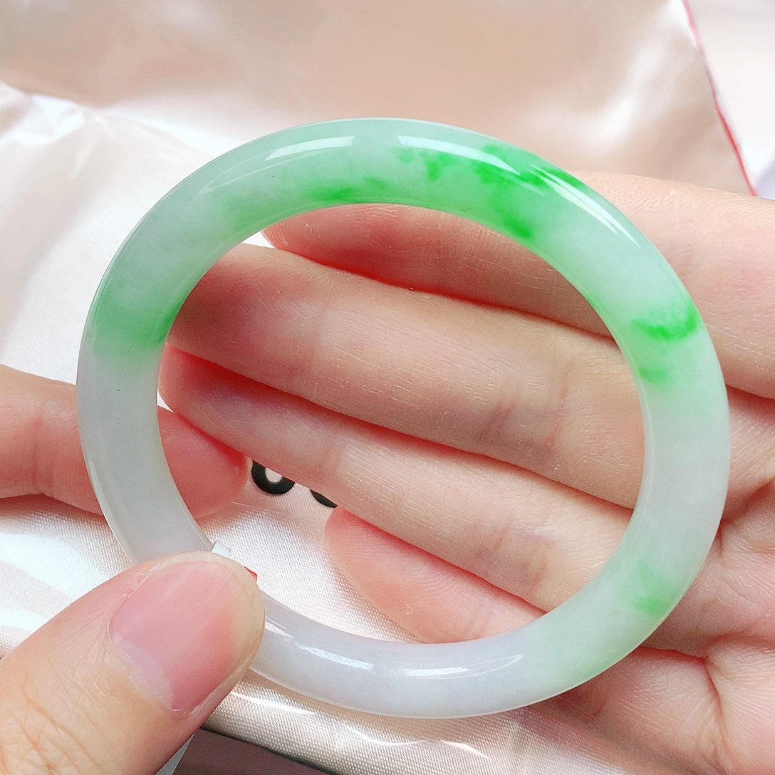 翡翠手镯未镶嵌抖音905