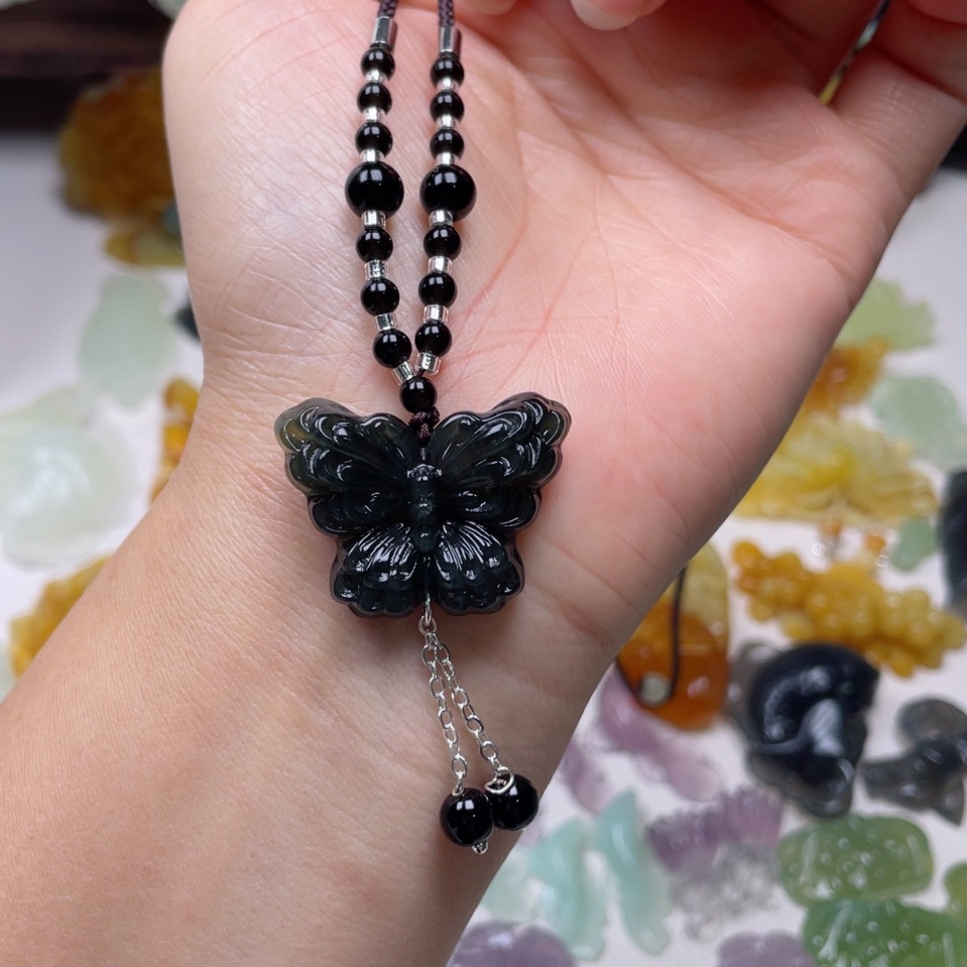 蛇纹石玉颈饰未镶嵌