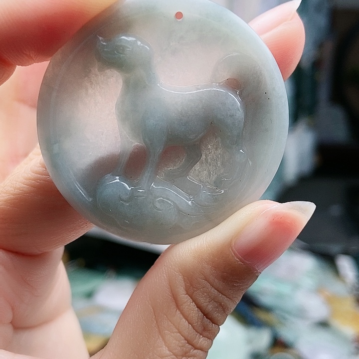 颈饰足铂镶嵌翡翠翡翠