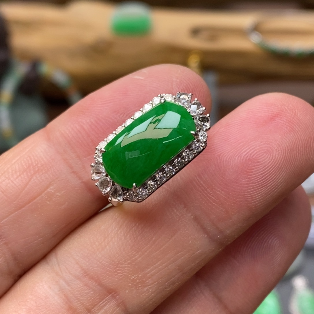 翡翠戒指18K金镶嵌戒指