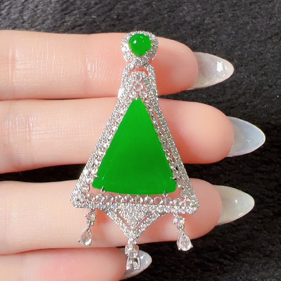 翡翠颈饰18K金镶嵌签收后24小时鉴赏期，过时不退