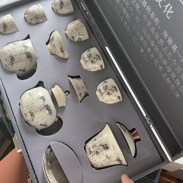 孤品茶具套装等。       