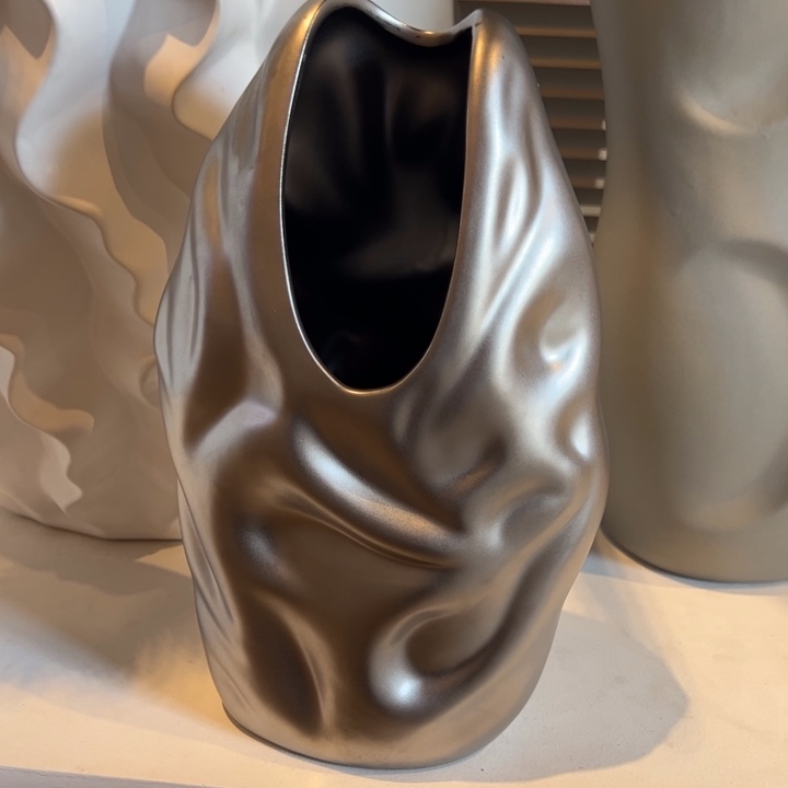 摆件我们的确是一个人