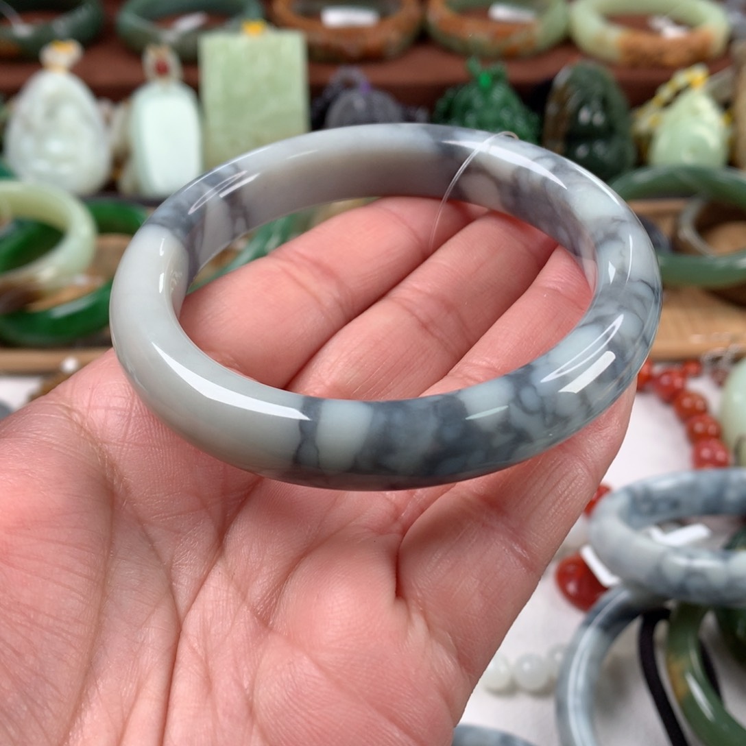 和田玉手镯未镶嵌61口径