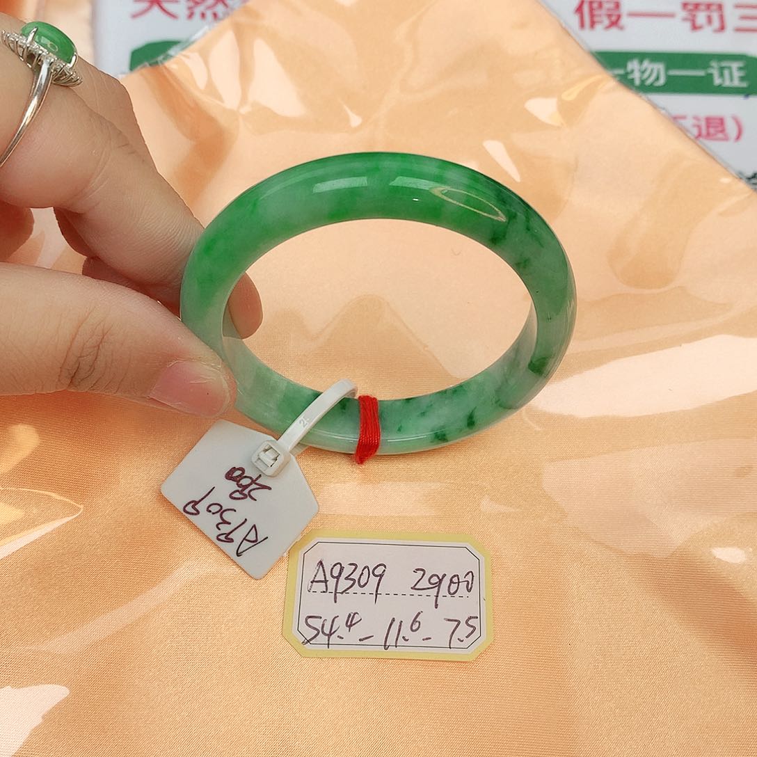 翡翠手镯未镶嵌缅甸翡翠