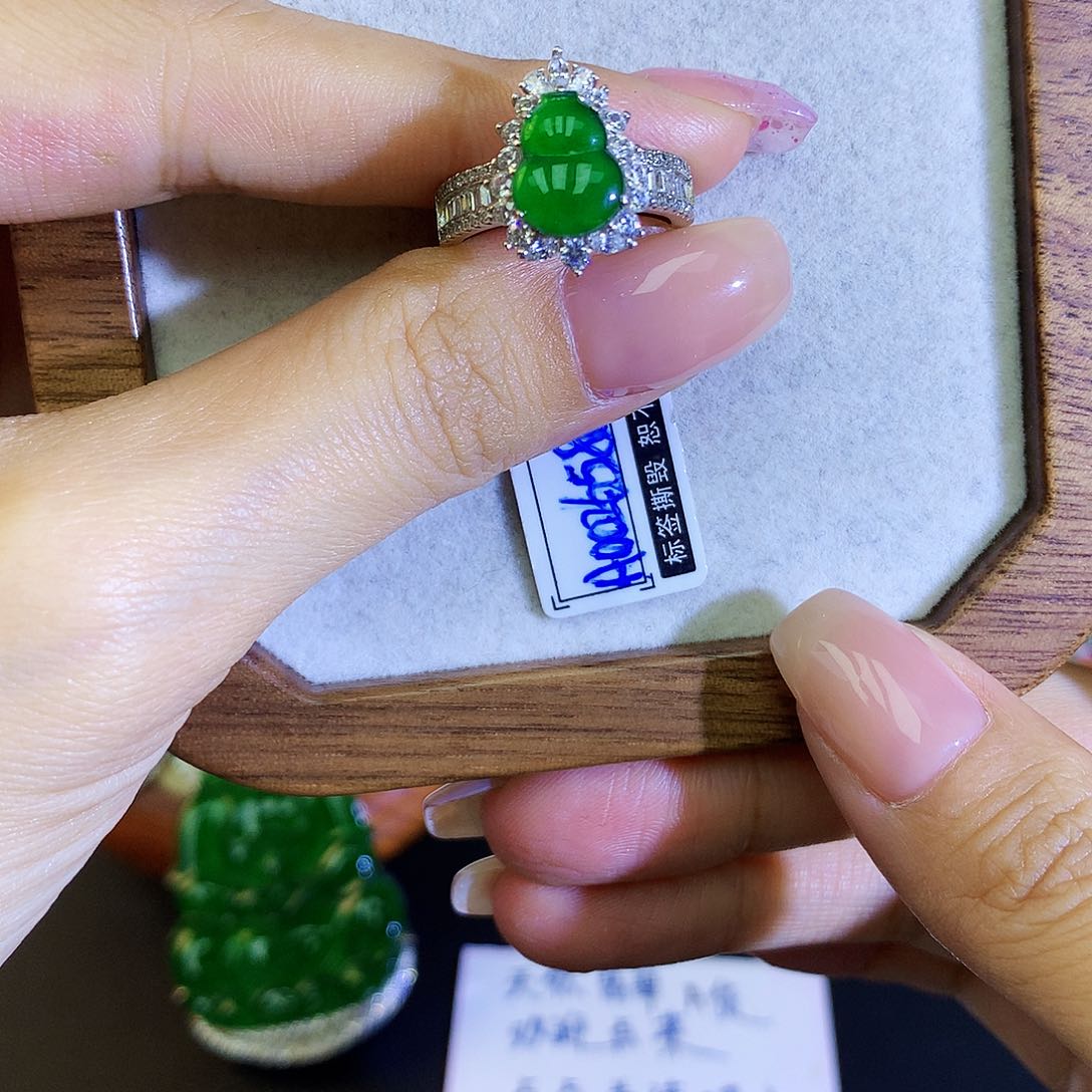 翡翠戒指银S925镶嵌天然翡翠戒指