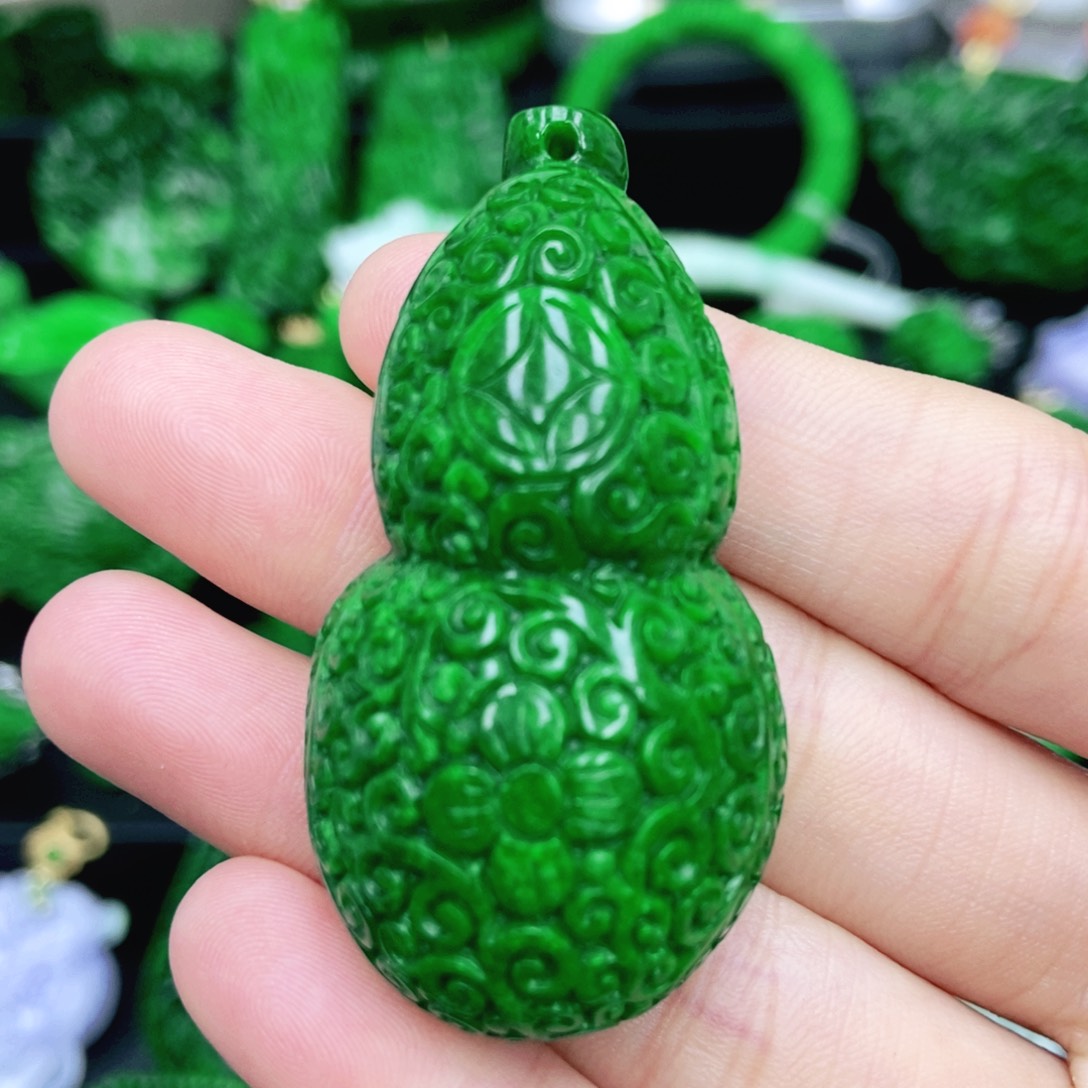 翡翠颈饰未镶嵌葫芦