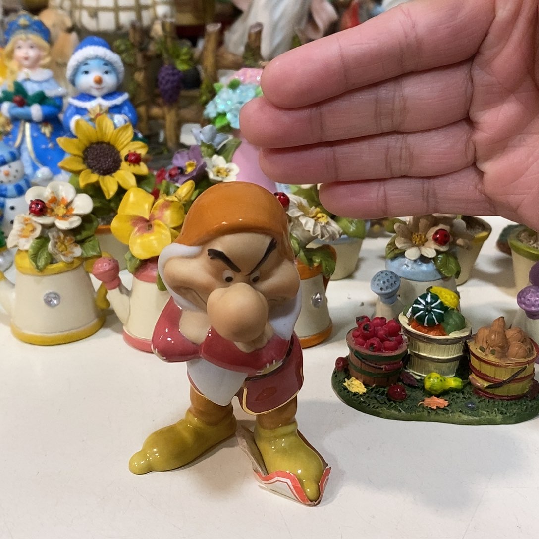 树脂制品爱生气摆件