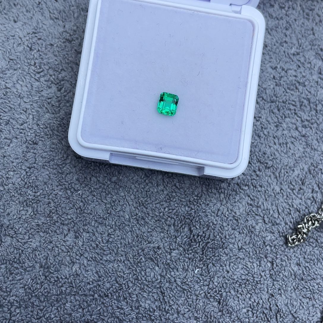 s***r祖母绿裸石0.44Ct吉尔德