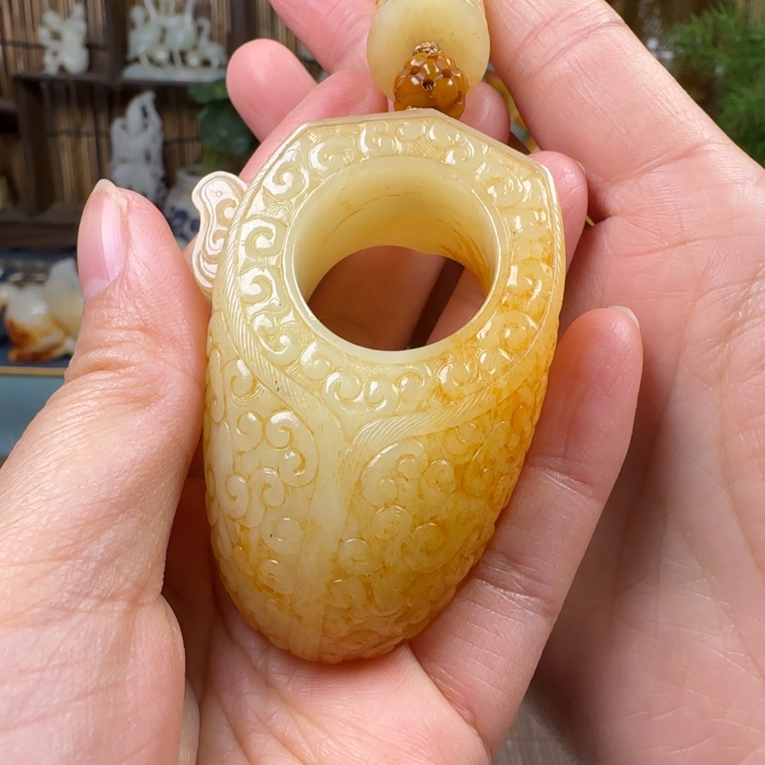 人***桀和田玉（糖玉）未镶嵌挂件