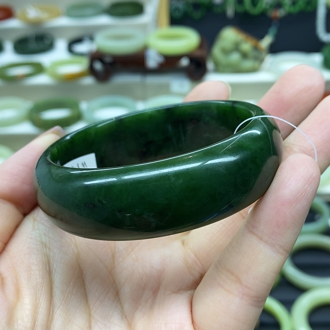 和田玉（碧玉）未镶嵌手镯