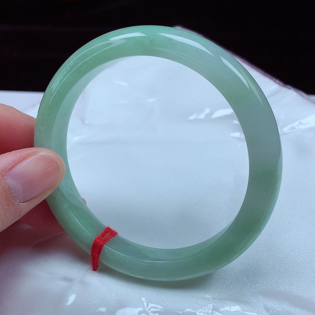 翡翠手镯未镶嵌60圈