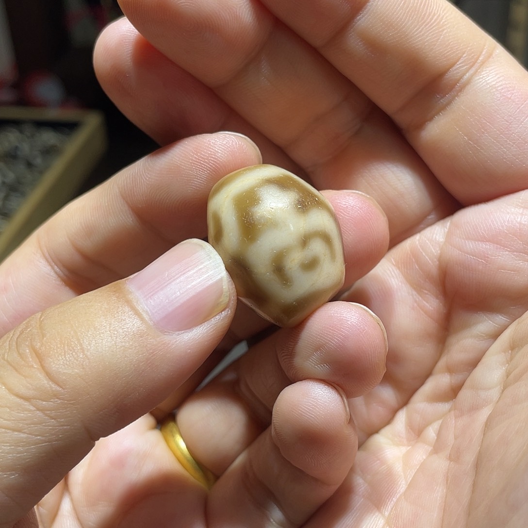 达***洛未镶嵌颈饰玛瑙/玉髓