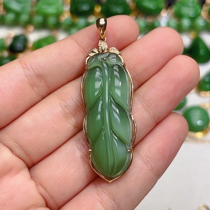 和田玉（碧玉）颈饰18K金镶嵌